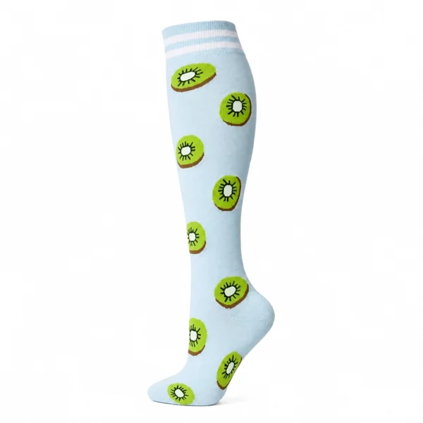 Chaussettes de contention "Délit de Kiwi" bleu ciel, motifs kiwi, pour jambes légères.