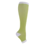 Mi-bas de contention vert pomme pieds ouverts, compression 15-20mmHg, avec bande et talon blancs.
